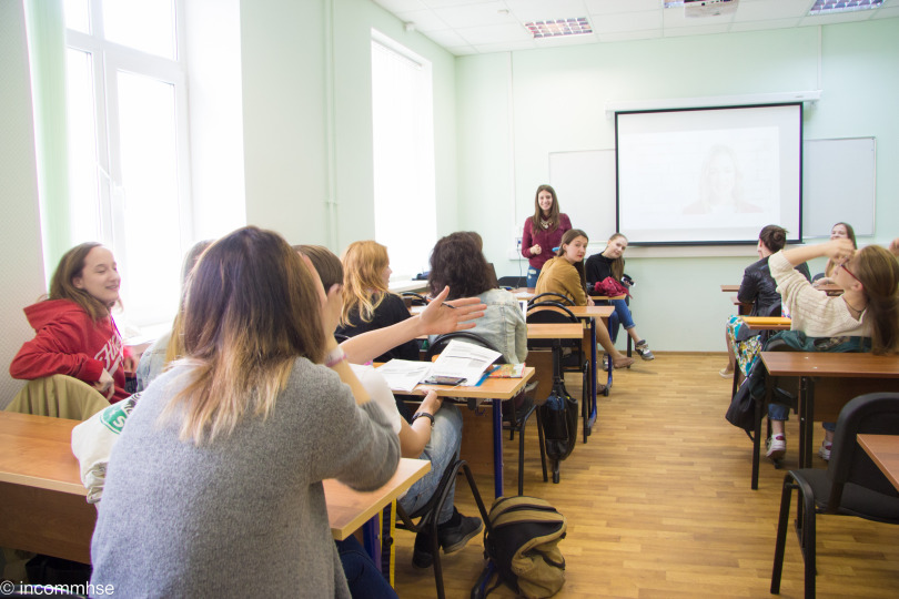 Иллюстрация к новости: Студенты провели викторину для лицеистов НИУ ВШЭ