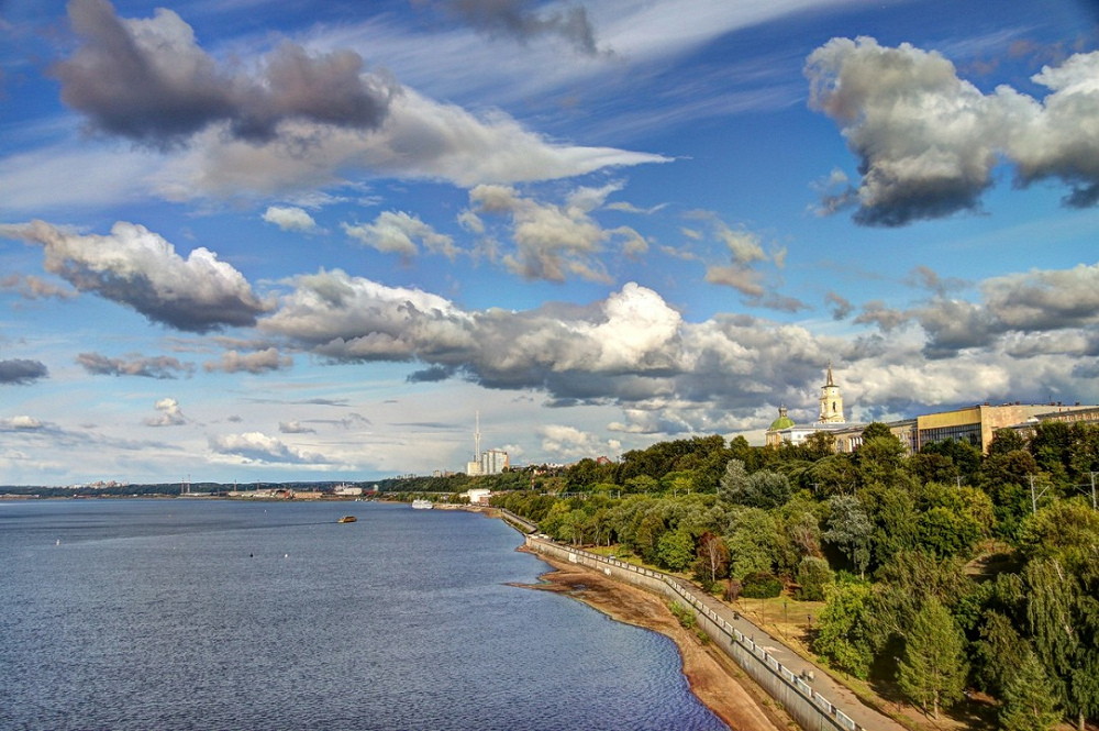 На набережной камы. Река Кама в Перми. Пермь Кама набережная. Пермь лето Кама. Пермь Кама Бернег.