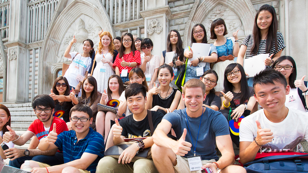 Учеба в корее. Университет Кенхи. Korea University студенты. Студенты Азии. Корейский университет для иностранных студентов.