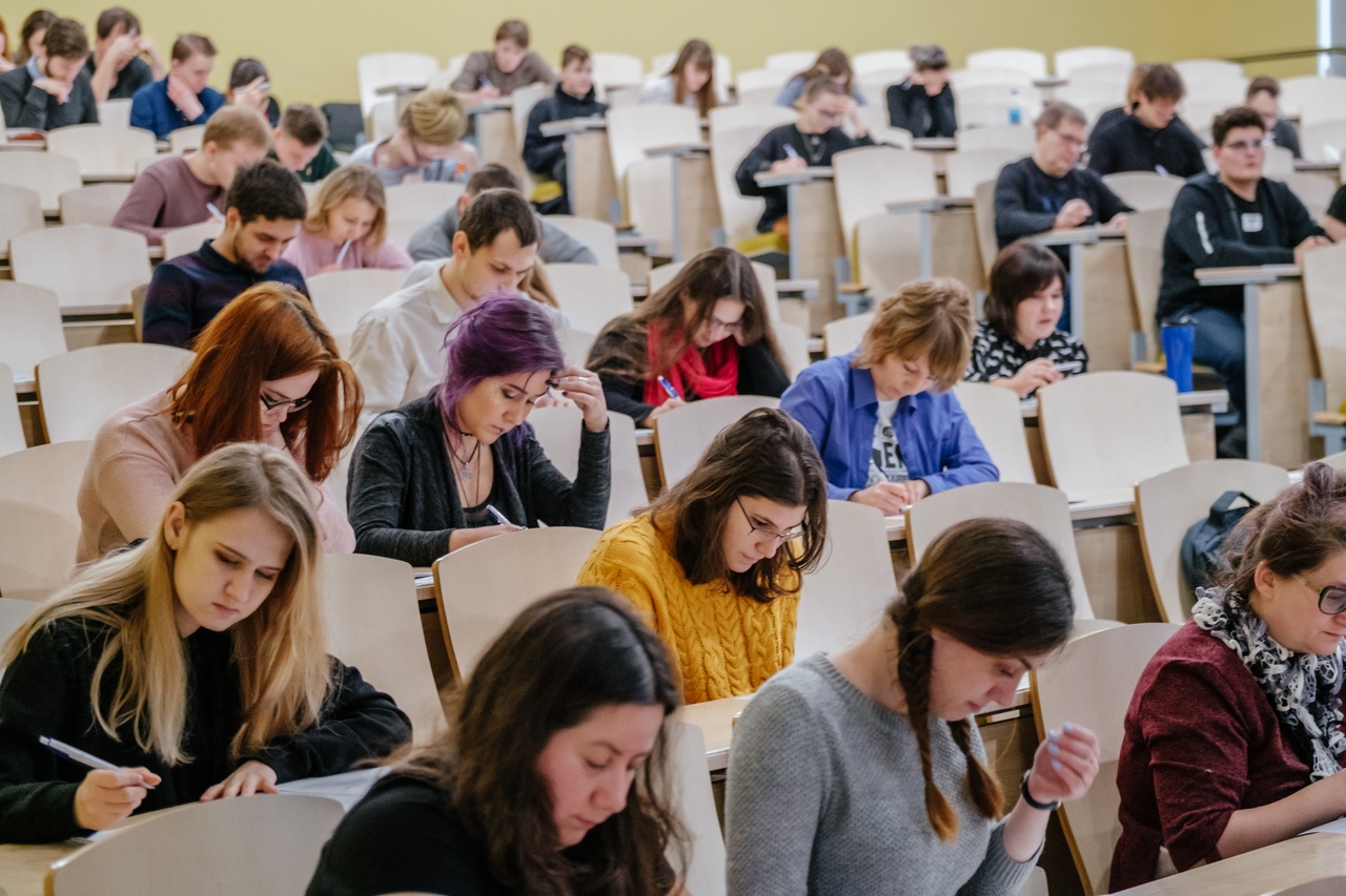 Внутренний английский вшэ. Английский экзамен ВШЭ. ВШЭ СПБ. НИУ ВШЭ СПБ аудитории. Экзамен школа сотрудничества.