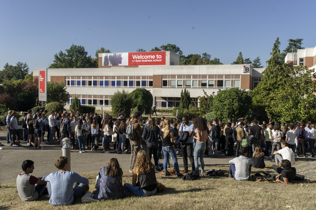 Illustration for news: EMLyon Business School is a new partner of the Graduate School of Business