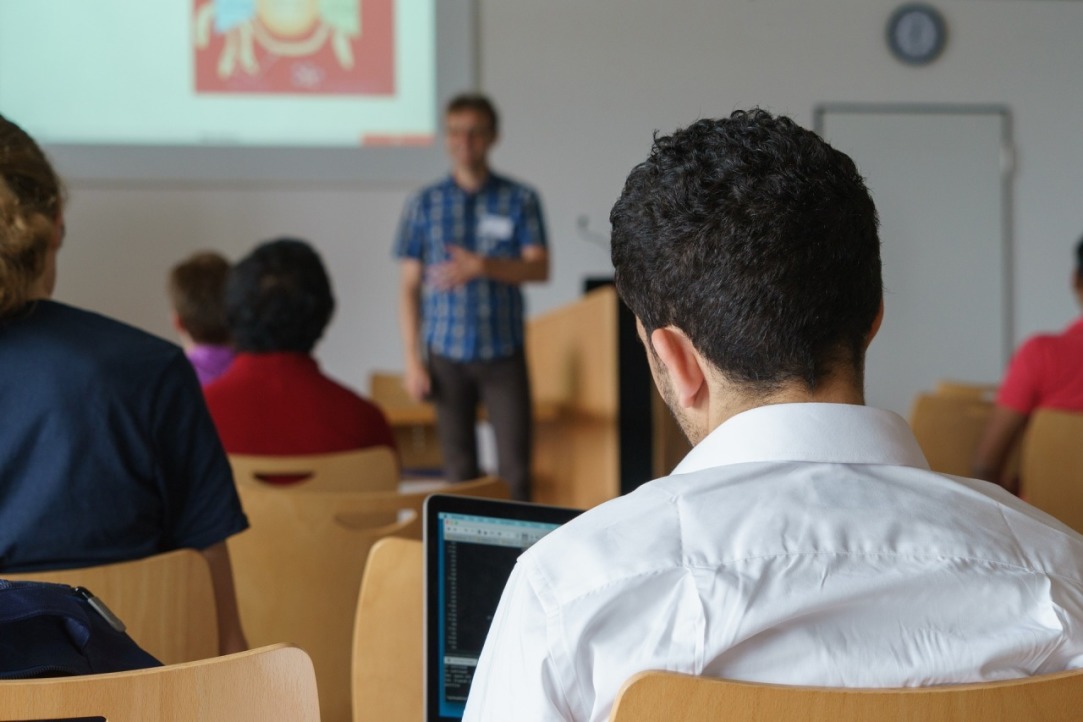 Иллюстрация к новости: Преподавательский опыт, новое качество знаний и интересное общение: чем занимаются учебные ассистенты