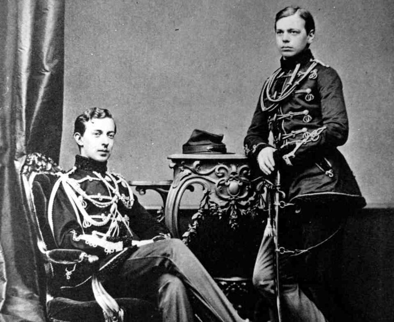 Великие князья Александр Александрович и Николай Александрович / Фотограф И. И. Робиллард. СПб. Между 1860 и 1865.