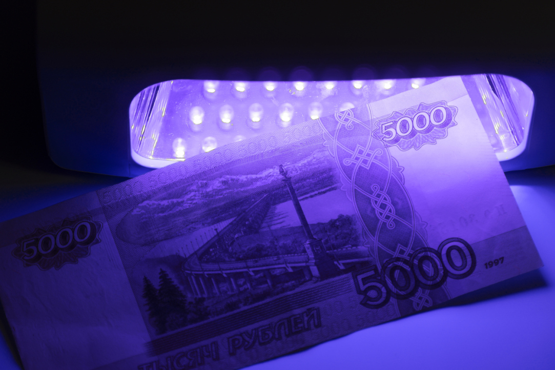Фактчекинг: надежно ли защищены российские банкноты от подделок?