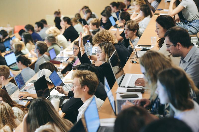 Высшая школа экономики запускает исследовательские программы в области компьютерных наук для студентов