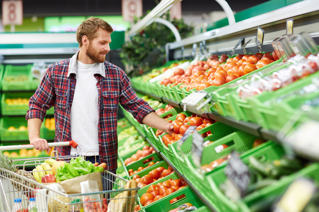 Фактчекинг: продукты будут выдавать по талонам?