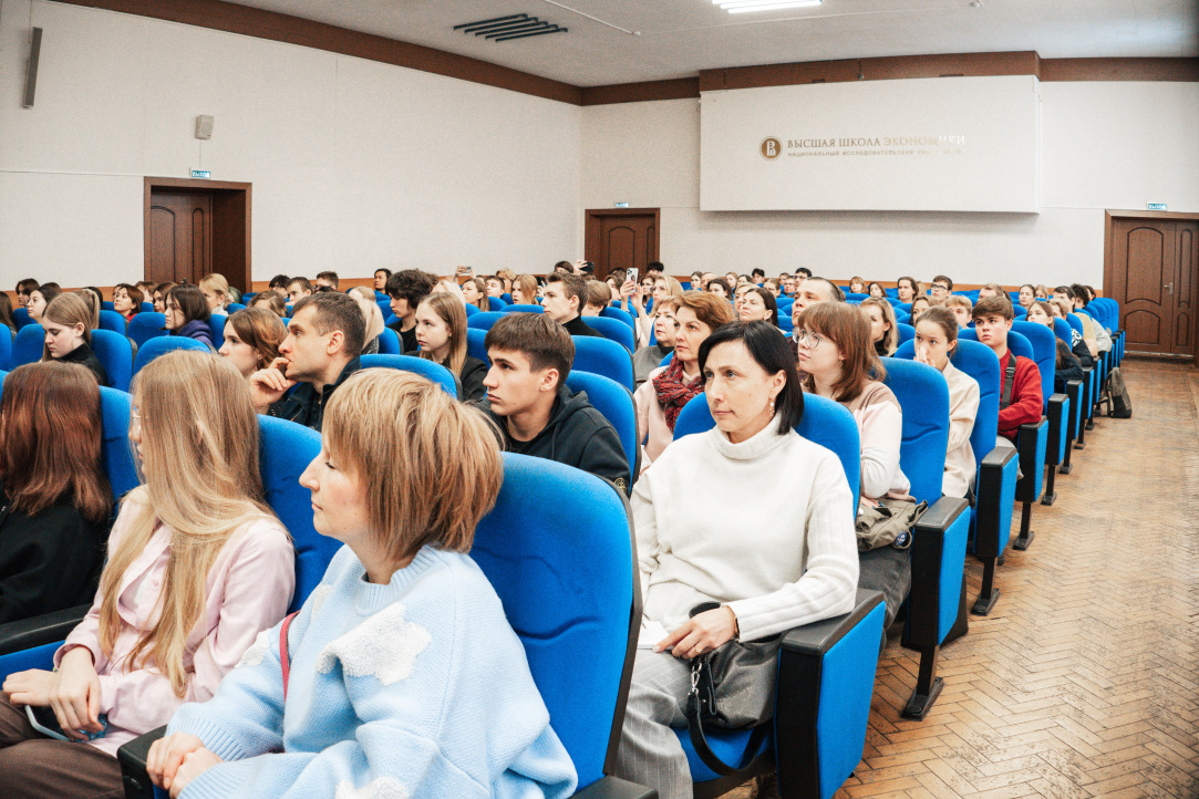 Иллюстрация к новости: На факультете права прошел День открытых дверей